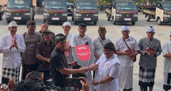 Pemkab Jembrana Berikan 21 Unit Pikap ke Desa Adat dengan Dana Perawatan Rp 5 Juta