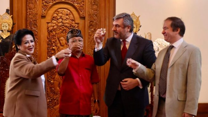 Dari Pelestarian Arak Tradisional hingga Pengawasan Wisatawan Kepemimpinan Koster Tuai Apresiasi dari Konjen Rusia dan Prof. Connie