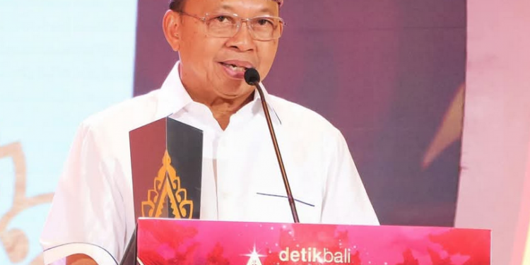 Dianugerahi Tokoh Pelindung Budaya Lestari, Koster Dedikasikan untuk Warga Bali