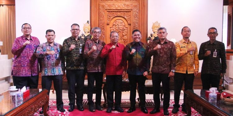 Gebrakan Koster, Bentuk Tim Cegah WNA Nakal Libatkan Pecalang