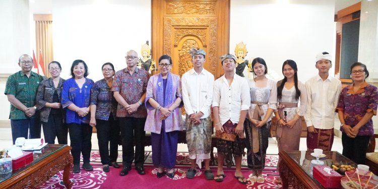 Ny. Putri Koster Sambut Baik Gelaran Malam Apresiasi Sastra Teater Angin