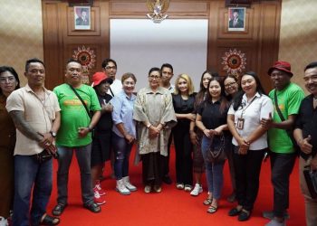 Putri Koster Ajak Seniman Lagu Pop Bali Patuhi Norma Kesopanan dan Kesusilaan