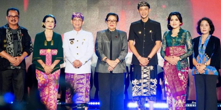 Putri Koster Serukan Pelestarian Tenun Bali sebagai Warisan Budaya Leluhur