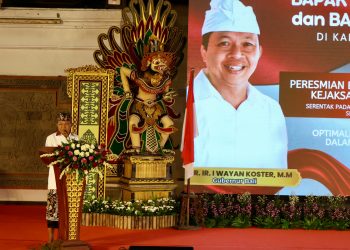 Resmikan Bale Kertha Adhyaksa Gianyar, Gubernur Koster Dorong Selesaikan Permasalahan di Tataran Desa Adat
