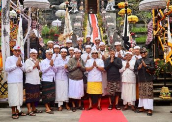 Wagub Giri Prasta Apresiasi Kawitan Warga Kayu Selem Gotong Royong Sukseskan Upacara Padudusan Agung