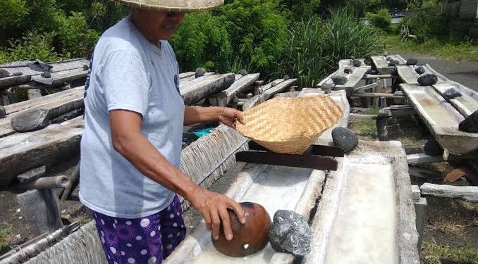 Koster Dorong Peningkatan Produksi Garam Tradisional Bali Demi Kemajuan Ekonomi