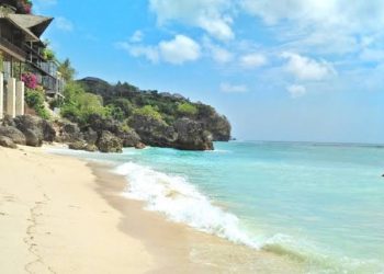 Diduga Tak Berizin, 45 Vila dan Restoran di Pantai Bingin Bali Terancam Dibongkar