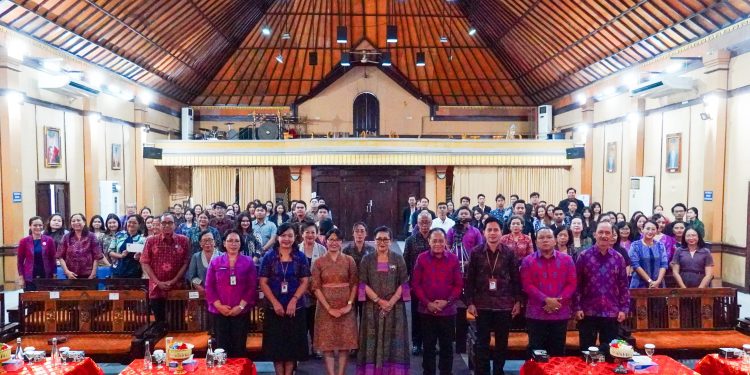 Ny. Putri Koster Tekankan Perempuan Harus Rajin Mengisi Diri di Era Kesetaraan Gender