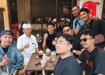 Traktir Ribuan Cup Kopi Tepat Hari Kasih Sayang Bali, Gede Pasek Doakan Gubernur Koster Selalu Sehat