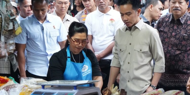 Wapres Gibran Tinjau Harga Bahan Pokok di Pasar Dauh Pala Tabanan