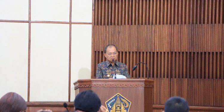Gubernur Bali Wayan Koster Sampaikan Pendapat Akhir Raperda RPJMD serta Penjelasan Raperda APBD TA 2024 dan 2025