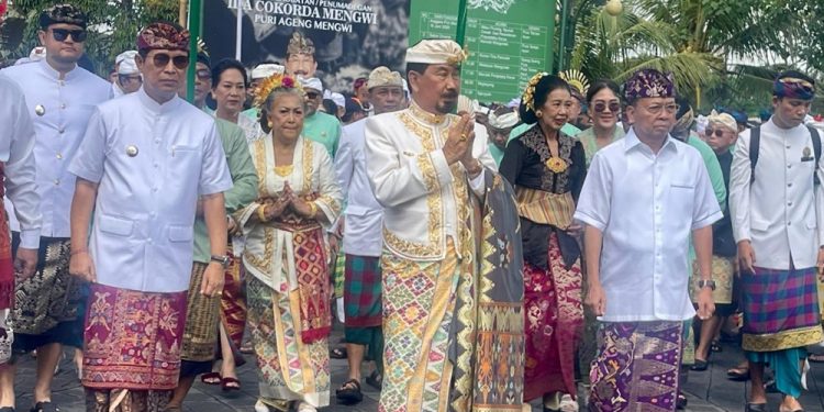 Hadiri Penobatan Ida Cokorda Mengwi ke-13, Gubernur Koster Harapkan Puri Tetap jadi Cikal Bakal Pelestarian Adat Istiadat, Tradisi, Seni, Budaya dan Kearifan Lokal Bali