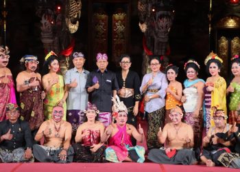 Ribuan Penonton Tak Bergeming Nikmati Pagelaran Drama Gong Lawas Paguyuban Peduli Seni