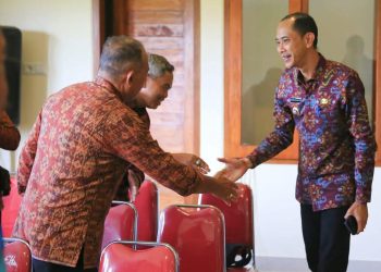 Wabup Tjok Surya Terima Audiensi Forum Perbekel dan BPD, Dorong Kolaborasi Atasi Masalah Sampah