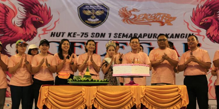 SDN 1 Semarapura Kangin Rayakan HUT ke-75, Bupati Satria Tekankan Kolaborasi Sekolah dan Orang Tua