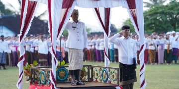 Pemkab Klungkung Gelar Upacara Peringatan Hari Jadi Provinsi Bali ke-67, Bupati Satria Tekankan Pentingnya Sinergi Daerah dan Provinsi