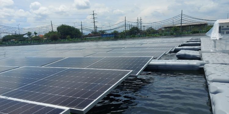 Desa Banjarasem Berhasil Hemat Rp800 Ribu Berkat Pemasangan PLTS Atap