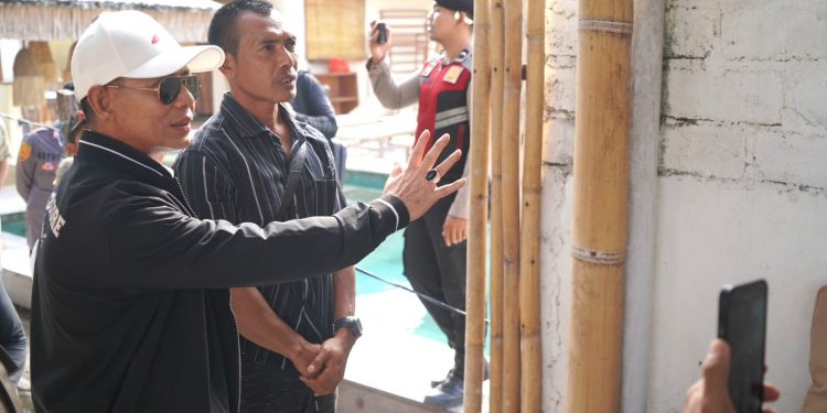 Tegakkan Aturan, Wujudkan Pariwisata Berkualitas: Bupati Satria Bongkar Bangunan Ilegal di Pantai Jungutbatu