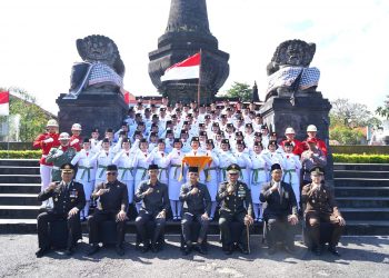 Siap Jalankan Tugas, Bupati Satria Kukuhkan 70 Anggota Paskibraka Klungkung Tahun 2025