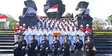 Siap Jalankan Tugas, Bupati Satria Kukuhkan 70 Anggota Paskibraka Klungkung Tahun 2025