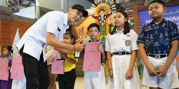 Peringatan Hari Anak Nasional ke-41 di Klungkung, Wabup Tjok Surya: Saatnya Bangun Generasi Emas yang Sehat Fisik dan Mental