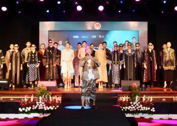 Bali Fashion Parade 2025 Gubernur Koster Apresiasi Peran Fashion Lokal Dorong Ekonomi Kreatif