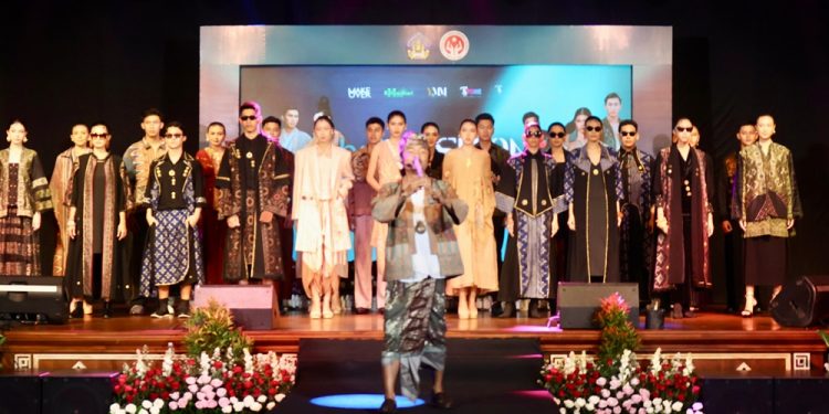 Bali Fashion Parade 2025 Gubernur Koster Apresiasi Peran Fashion Lokal Dorong Ekonomi Kreatif