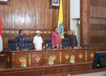 Gubernur Koster Ajukan Raperda Bale Kertha Adhyaksa, Penguatan Penyelesaian Sengketa Restoratif di Desa Adat