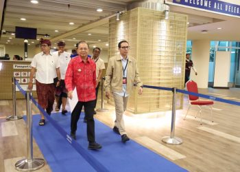 Gubernur Koster Minta Bandara Ngurah Rai Tingkatkan Layanan Menuju Standar Kelas Dunia