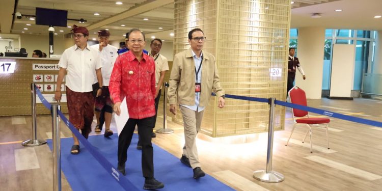 Gubernur Koster Minta Bandara Ngurah Rai Tingkatkan Layanan Menuju Standar Kelas Dunia
