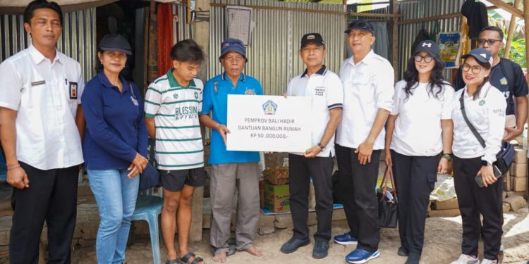 Pemprov Bali Salurkan Bantuan Rumah Layak Huni bagi Warga Kurang Mampu, Sekda Dewa Indra Bukti Kepedulian Nyata