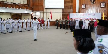 Siap Kibarkan Merah Putih di HUT ke-80 RI, Sekda Dewa Indra Kukuhkan Paskibraka Bali