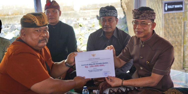 Bupati Satria Berikan Dukungan dan Bantuan untuk Ngaben Massal Desa Adat Tusan