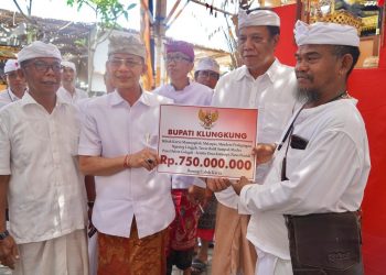Bupati Satria Dorong Pelestarian Tradisi dan Taksu Bali di Karya Mamungkah Nusa Penida