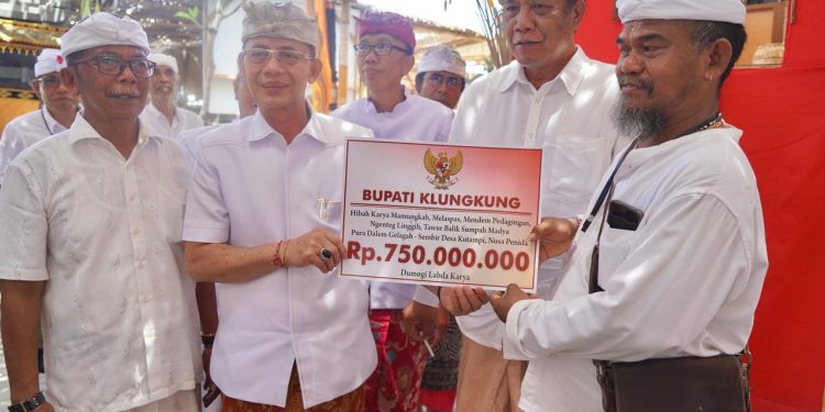 Bupati Satria Dorong Pelestarian Tradisi dan Taksu Bali di Karya Mamungkah Nusa Penida