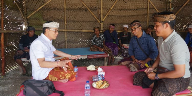 Bupati Satria Dukung Karya Pitra Yadnya Massal Pasemetonan Agung Prastisentana Sri Nararya Kenceng di Nusa Penida