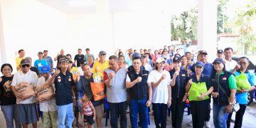 Bupati Satria dan PYP Group Serahkan Bantuan untuk Warga Terdampak Banjir di Desa Kusamba