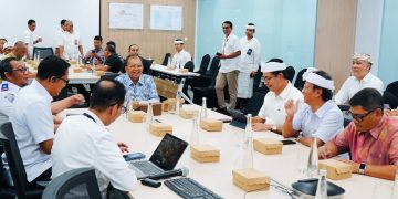 Rapat Evaluasi Bandara Ngurah Rai, Gubernur Koster Dorong Sinergi untuk Layanan Wisatawan