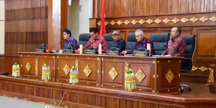 Wagub Bali Hadiri Sidang DPRD Bahas Raperda KIP dan ASKP