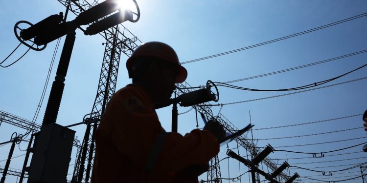 PLN Pulihkan Jaringan Listrik di RSUD Wangaya Denpasar Setelah Banjir