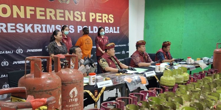 Wanita di Bali Diduga Melakukan Pengoplosan Elpiji 3 Kg ke Tabung 12 dan 50 Kg, Raup Penghasilan Rp 100 Juta per Bulan