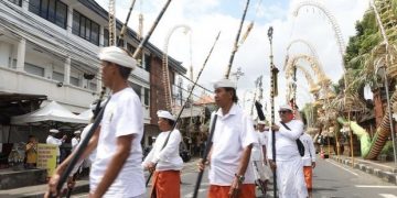 Prosesi Nyenuk di Puri Agung Jro Kuta Denpasar Berlangsung Meriah