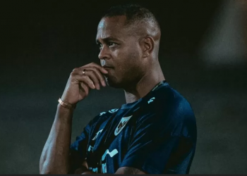 Kluivert Dipecat, Pengamat Langkah yang Diinginkan Suporter