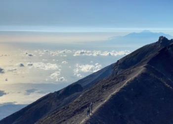 Pujawali Purnama Kelima, Jalur Pendakian Gunung Agung Ditutup 15 Hari
