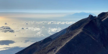 Pujawali Purnama Kelima, Jalur Pendakian Gunung Agung Ditutup 15 Hari