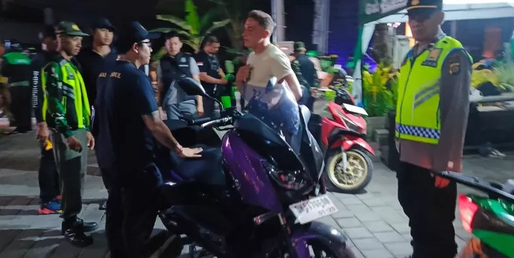 Polisi Tertibkan Ojek Tak Resmi Gunakan Atribut Ojol di Kawasan Canggu