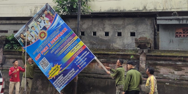 Wajah Kota Denpasar Dibersihkan dari Baliho dan Spanduk Tak Berizin