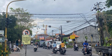 Warga Keluhkan Traffic Light Karangasem Tak Kunjung Diperbaiki Setelah Mati Sepekan