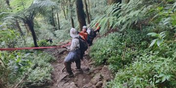 Lima Remaja Dievakuasi Setelah Kelelahan Mendaki Gunung Batukaru