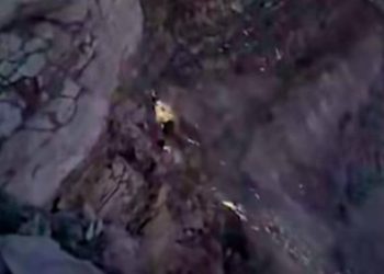 Aksi Nekat Pemandu Pendakian Turun ke Kawah Gunung Agung untuk Mengambil HP